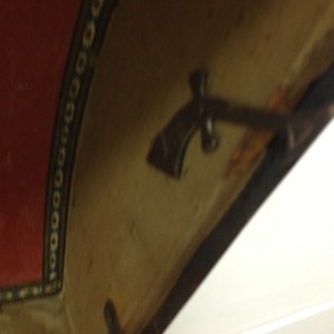 trunk-antique-inside-mechanism