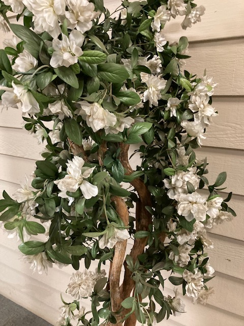 This image has an empty alt attribute; its file name is artificial-flowering-tree.jpg